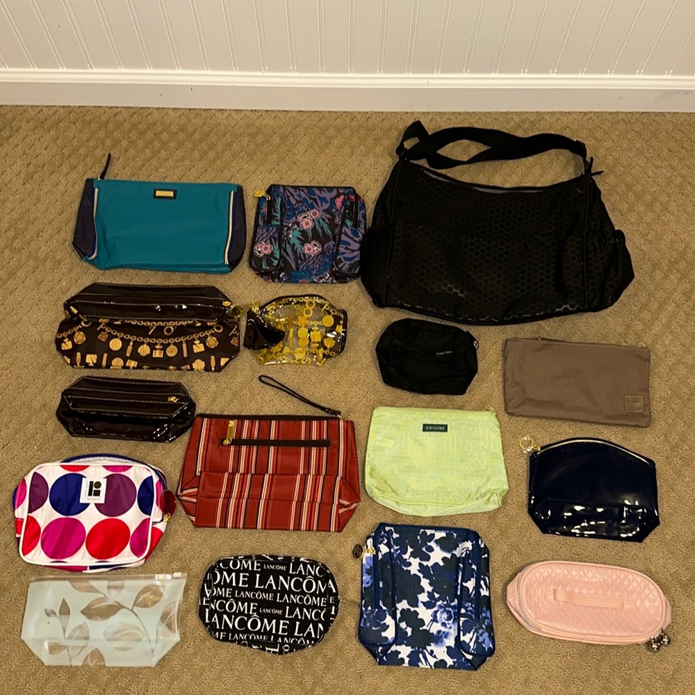 LOT OF NEW COSMETIC MAKEUP BAGS VARIOUS SIZES, ESTEE LAUDER,LANCÔME, ORIGINS ETC
